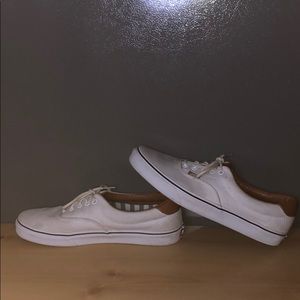 Men’s white vans